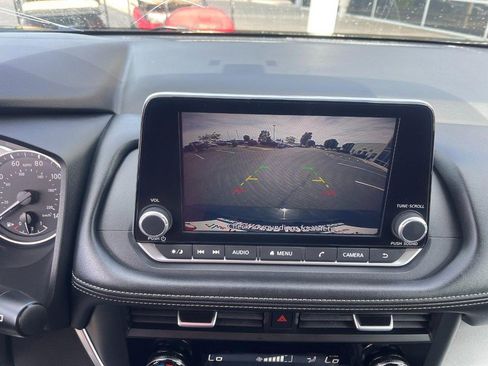 Used 2025 Nissan Rogue SV AWD/4WD image 32