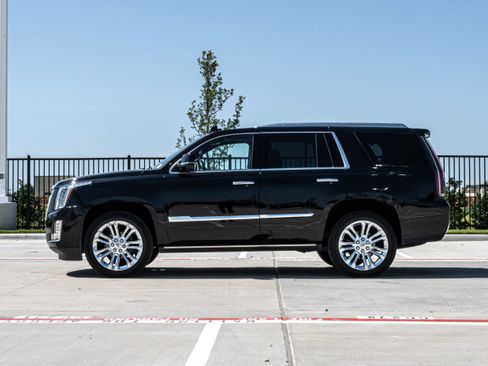 Used 2018 Cadillac Escalade Platinum AWD/4WD image 6