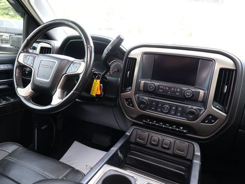 Used 2015 GMC Sierra 2500 Denali w/ Duramax Plus Package AWD/4WD image 28