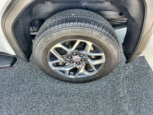 New 2026 GMC Sierra 1500 SLT image 12