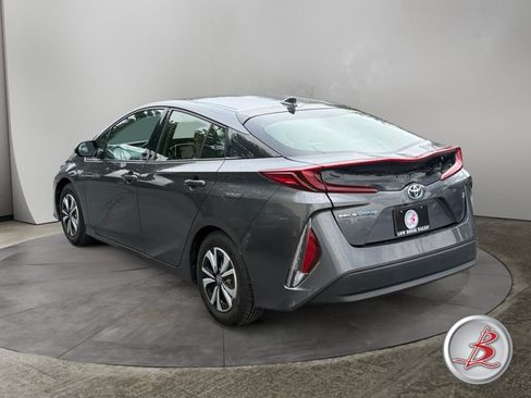 Used 2019 Toyota Prius Prime Premium FWD image 3
