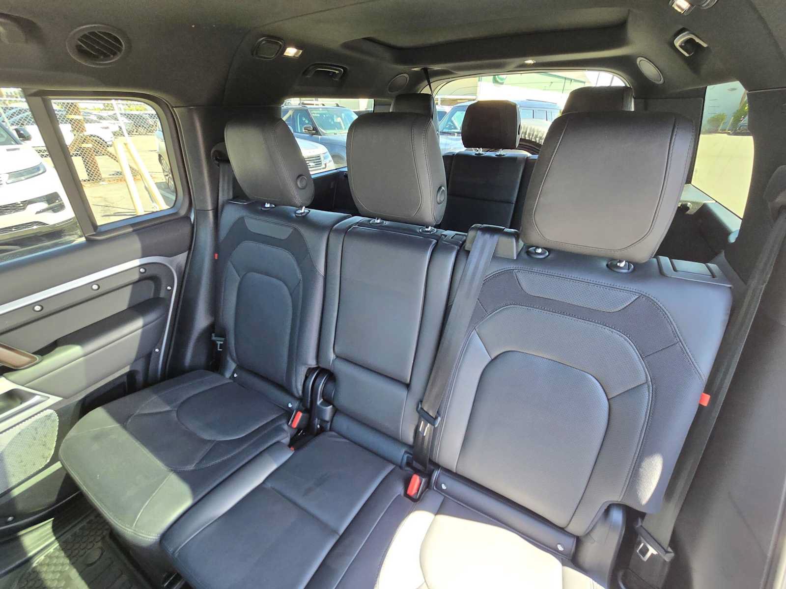 Used 2024 Land Rover Defender 130 X-Dynamic SE AWD/4WD image 16