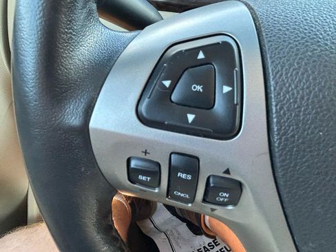 Used 2013 Ford Taurus Limited FWD image 17