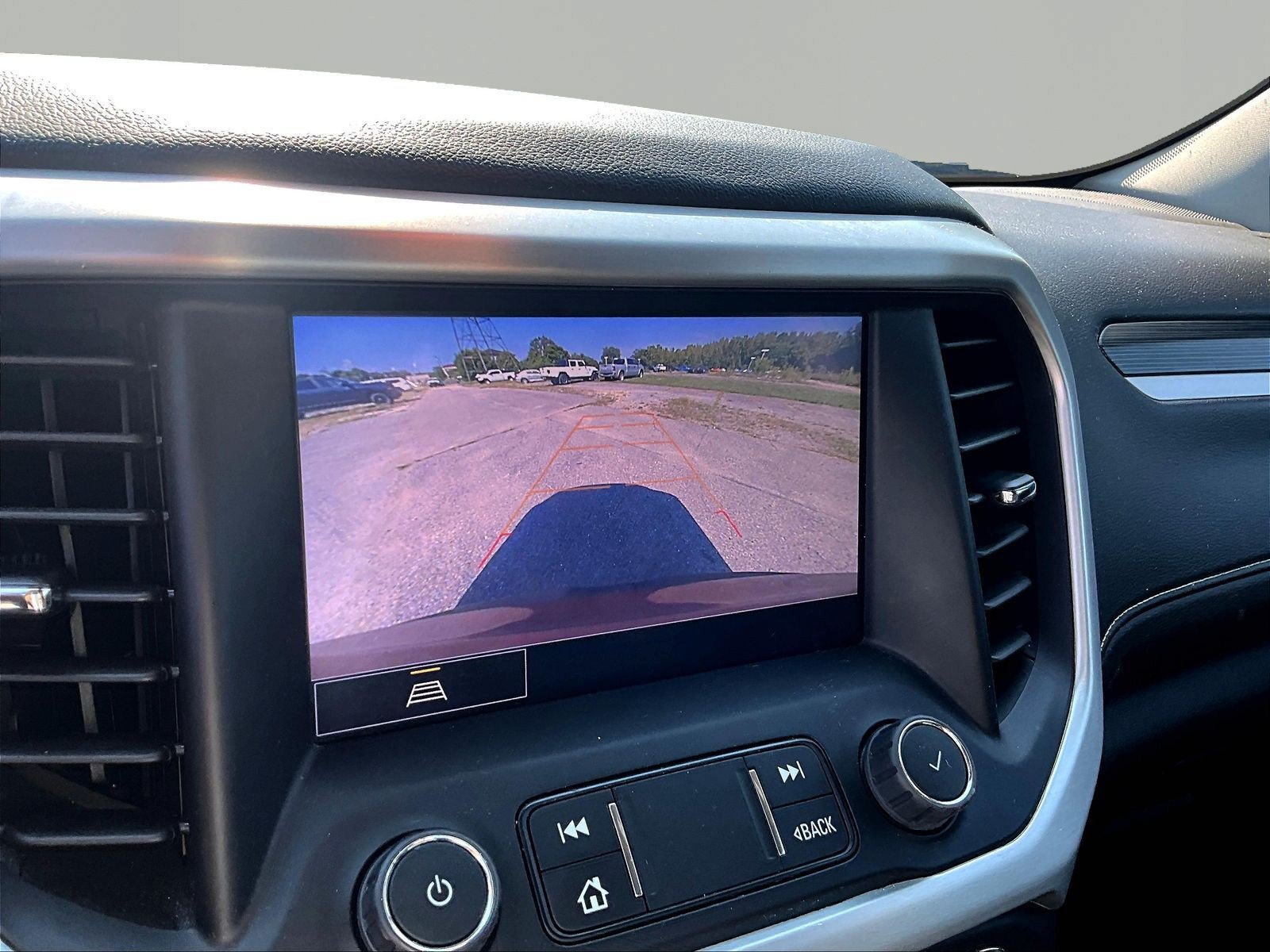Used 2023 GMC Acadia SLT FWD image 14
