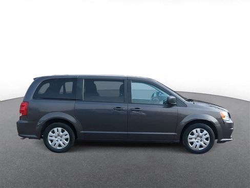 Used 2018 Dodge Grand Caravan SE image 9