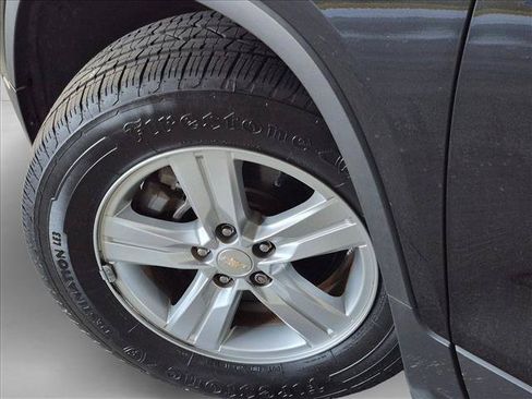 Used 2021 Chevrolet Trax LT w/ Premium Seat Package AWD/4WD image 6