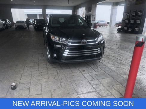 Used 2019 Toyota Highlander Limited Platinum image 2