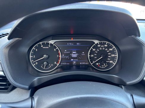 Used 2025 Nissan Altima 2.5 SV FWD image 40