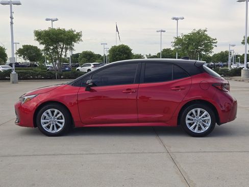 Used 2025 Toyota Corolla SE w/ SE Package FWD image 4