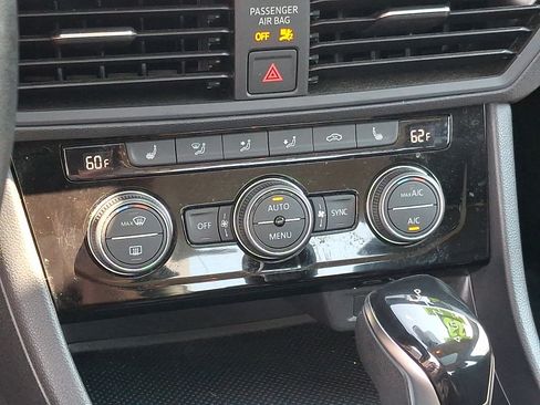 Used 2023 Volkswagen Jetta SE FWD image 16