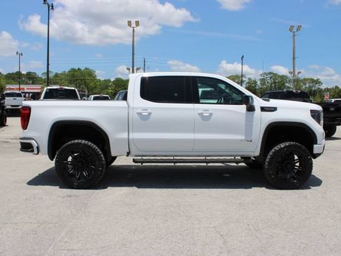 Used 2023 GMC Sierra 1500 AT4 w/ Technology Package AWD/4WD image 14
