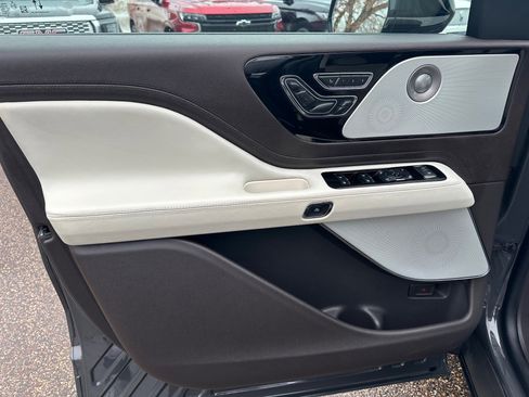 Used 2024 Lincoln Aviator Black Label w/ Dynamic Handling Package image 12