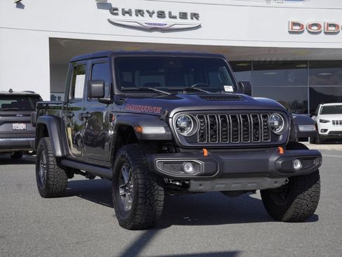 Used 2024 Jeep Gladiator Mojave w/ Convenience Group image 2