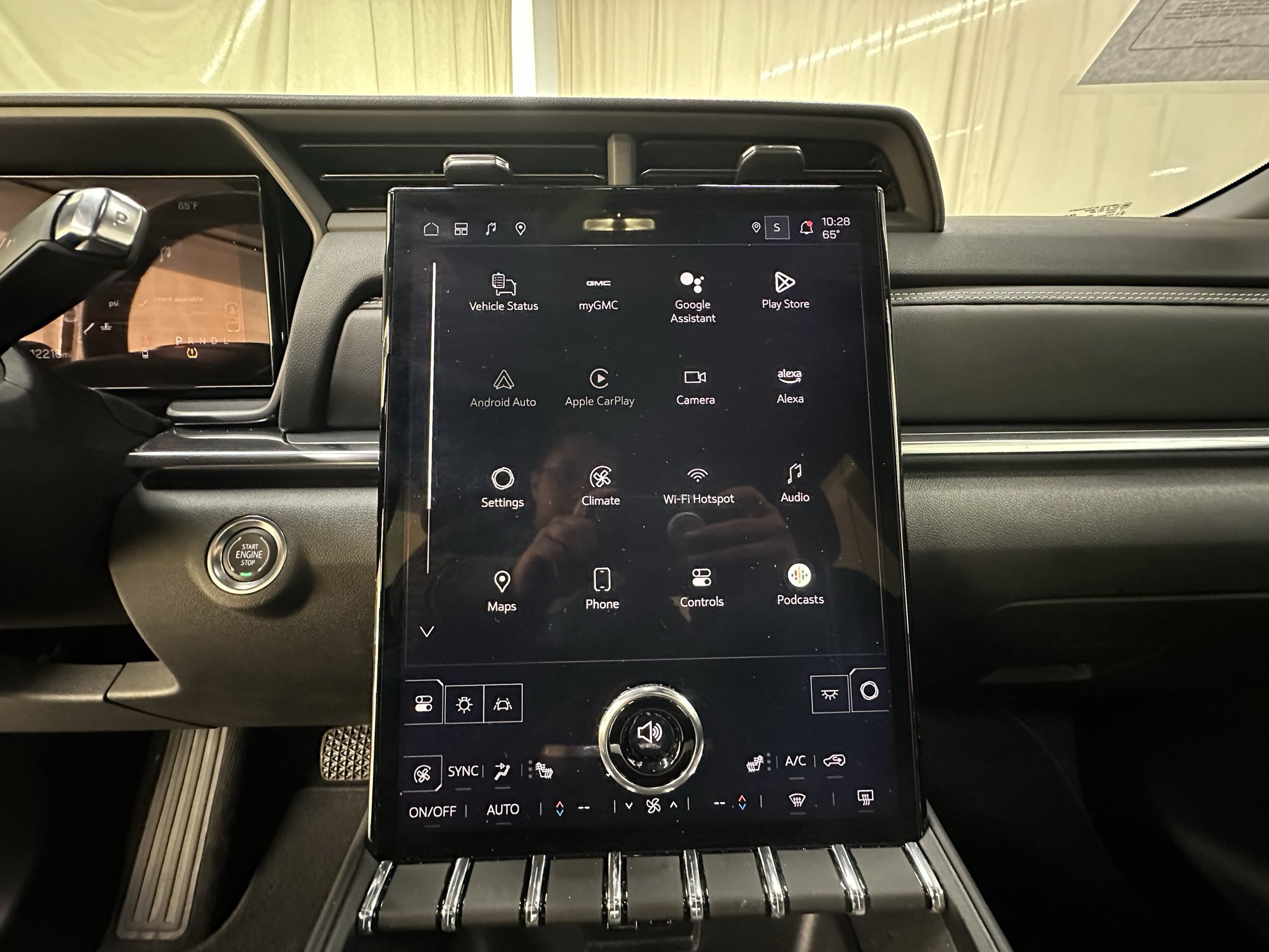 Certified 2025 GMC Terrain Elevation w/ Elevation Premium Package AWD/4WD image 29