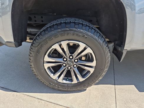 Used 2022 Chevrolet Colorado Z71 AWD/4WD image 12