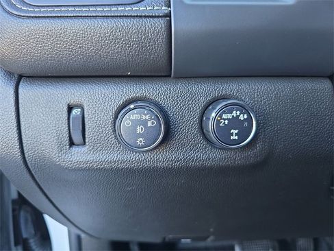 Certified 2021 GMC Canyon Denali image 23