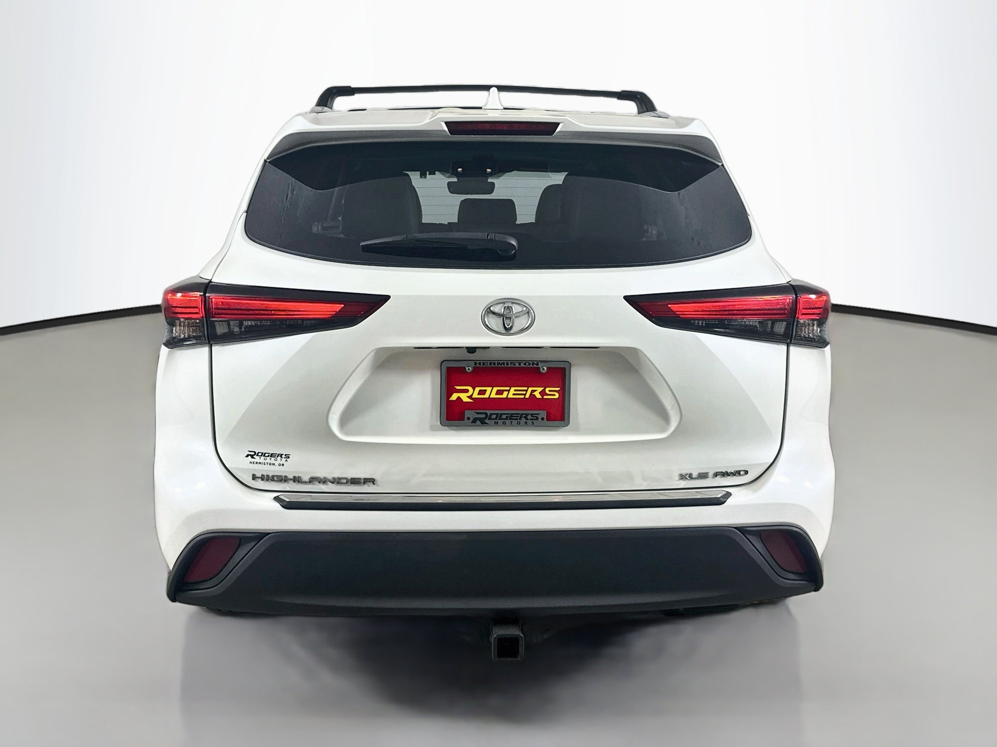 Used 2021 Toyota Highlander XLE AWD/4WD image 7