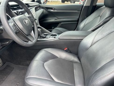Used 2020 Toyota Camry XLE image 11