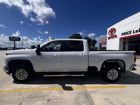Used 2025 Chevrolet Silverado 2500 LT w/ Safety Package AWD/4WD image 6