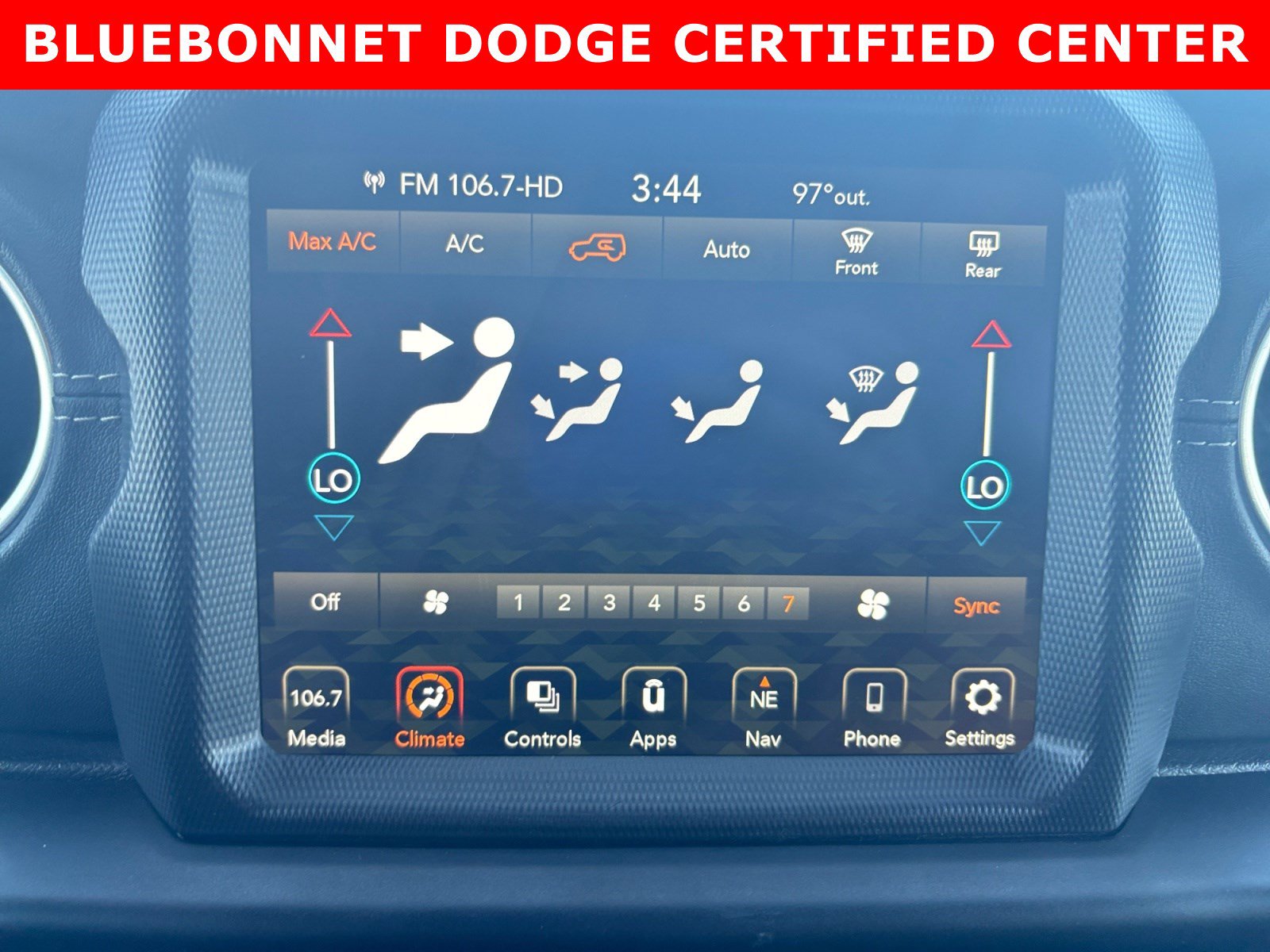 Used 2022 Jeep Wrangler Unlimited Sahara AWD/4WD image 17