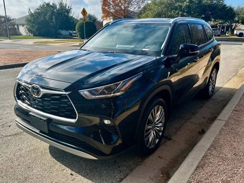Used 2022 Toyota Highlander Platinum image 1