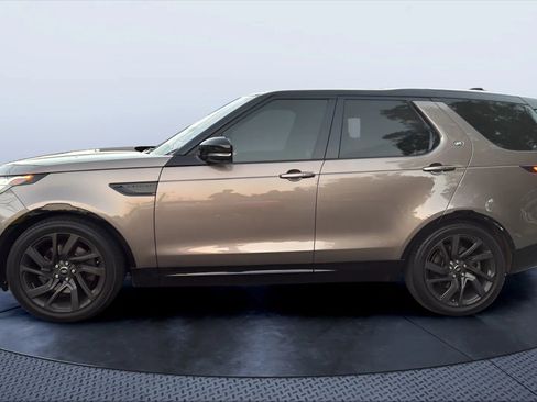 Used 2017 Land Rover Discovery HSE image 2