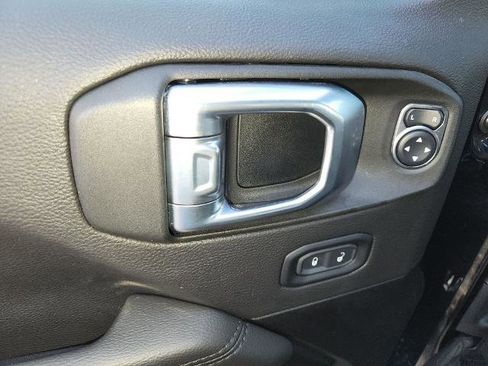 Used 2021 Jeep Wrangler Unlimited Sahara image 30