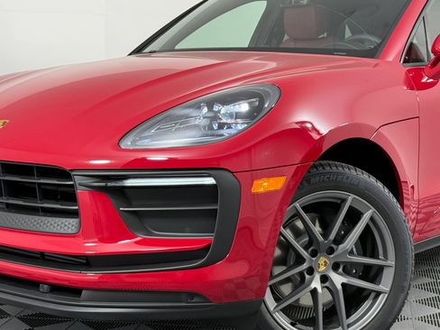 Certified 2026 Porsche Macan AWD/4WD image 12