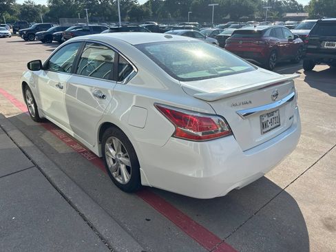 Used 2013 Nissan Altima 2.5 SL w/ Technology Pkg FWD image 8