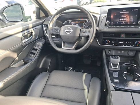 Certified 2025 Nissan Rogue SV w/ SV Premium Package FWD image 10