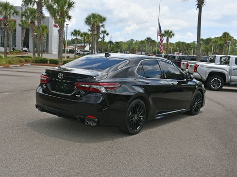 Used 2022 Toyota Camry XSE FWD image 3