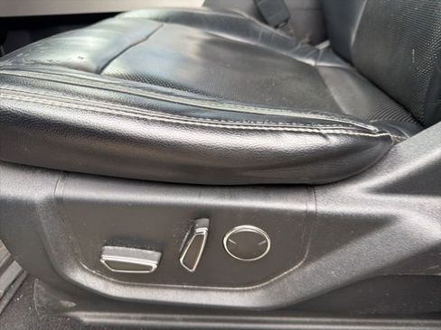 Used 2019 Ford F350 Lariat image 25