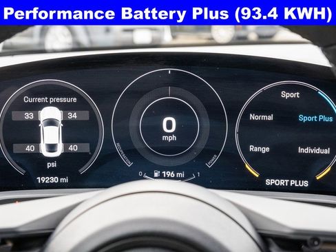 Used 2022 Porsche Taycan image 4