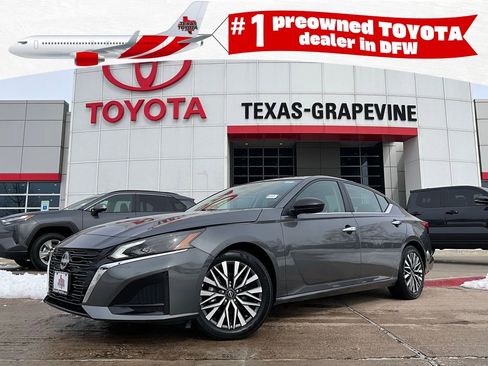Used 2025 Nissan Altima 2.5 SV image 1