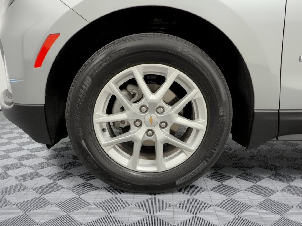 Used 2024 Chevrolet Equinox LT FWD image 13