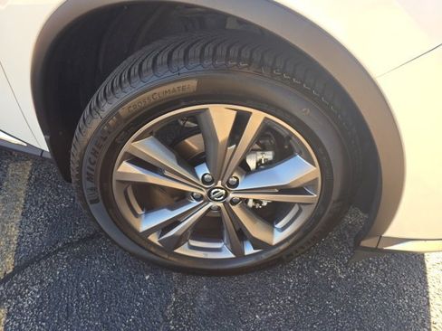 Used 2022 Nissan Murano Platinum w/ Cargo Package image 2