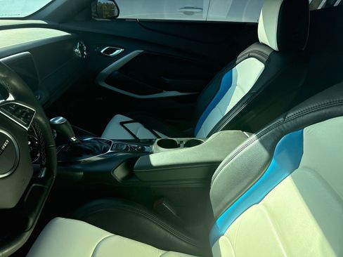 Used 2023 Chevrolet Camaro LT w/ Technology Package image 9