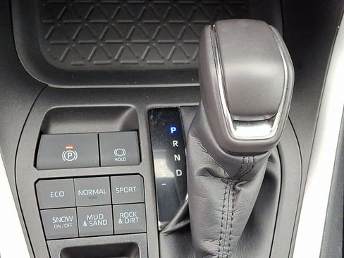 Used 2023 Toyota RAV4 XLE Premium image 15