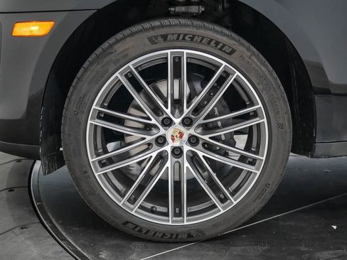 Certified 2026 Porsche Macan AWD/4WD image 10