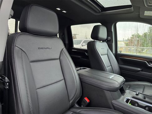 Used 2024 GMC Sierra 3500 Denali w/ Denali Reserve Package image 11
