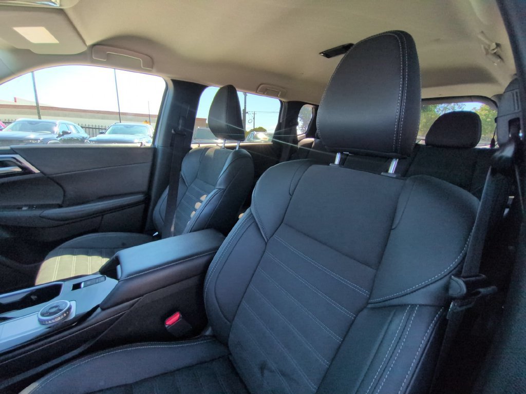 Used 2025 Mitsubishi Outlander SE AWD/4WD image 24