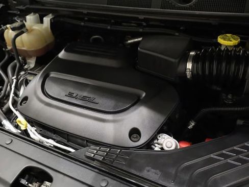 Used 2020 Chrysler Pacifica Touring-L image 11