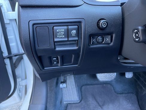 Used 2011 Lexus IS 250C image 29