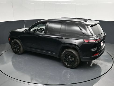 Used 2025 Jeep Grand Cherokee Altitude AWD/4WD image 48