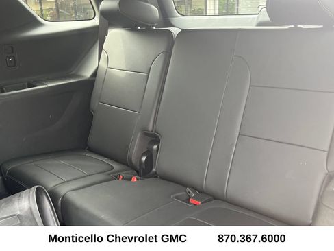 Used 2023 Chevrolet Traverse LT w/ LT Premium Package AWD/4WD image 25