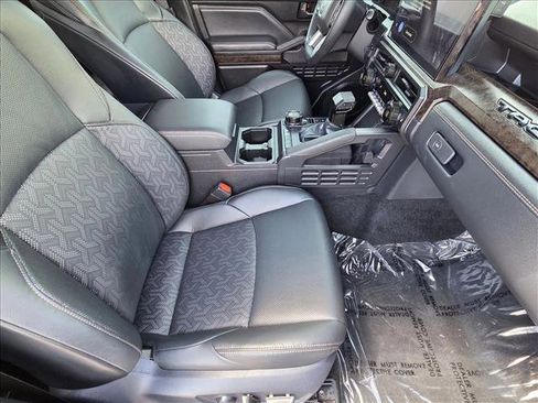 Used 2025 Toyota Tacoma Limited AWD/4WD image 20