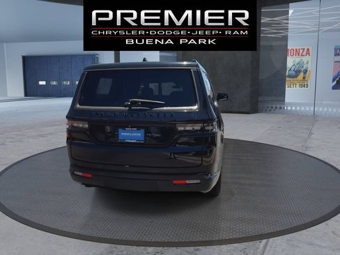 Used 2022 Jeep Grand Wagoneer Series II w/ Convenience Group III AWD/4WD image 7