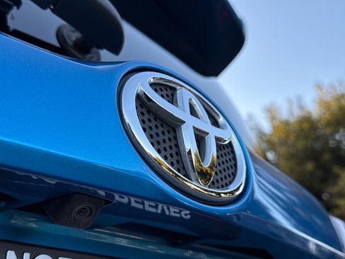 Certified 2018 Toyota RAV4 XLE image 14