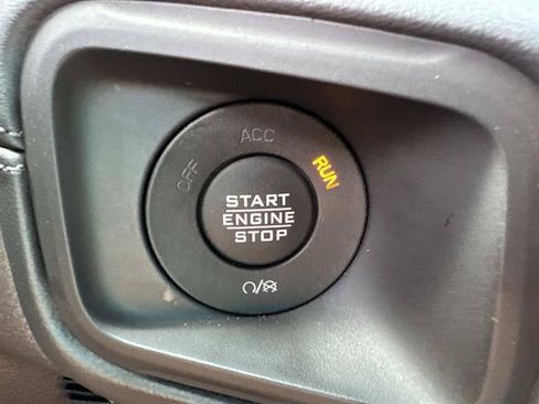 Used 2026 Jeep Wrangler Unlimited Rubicon AWD/4WD image 12