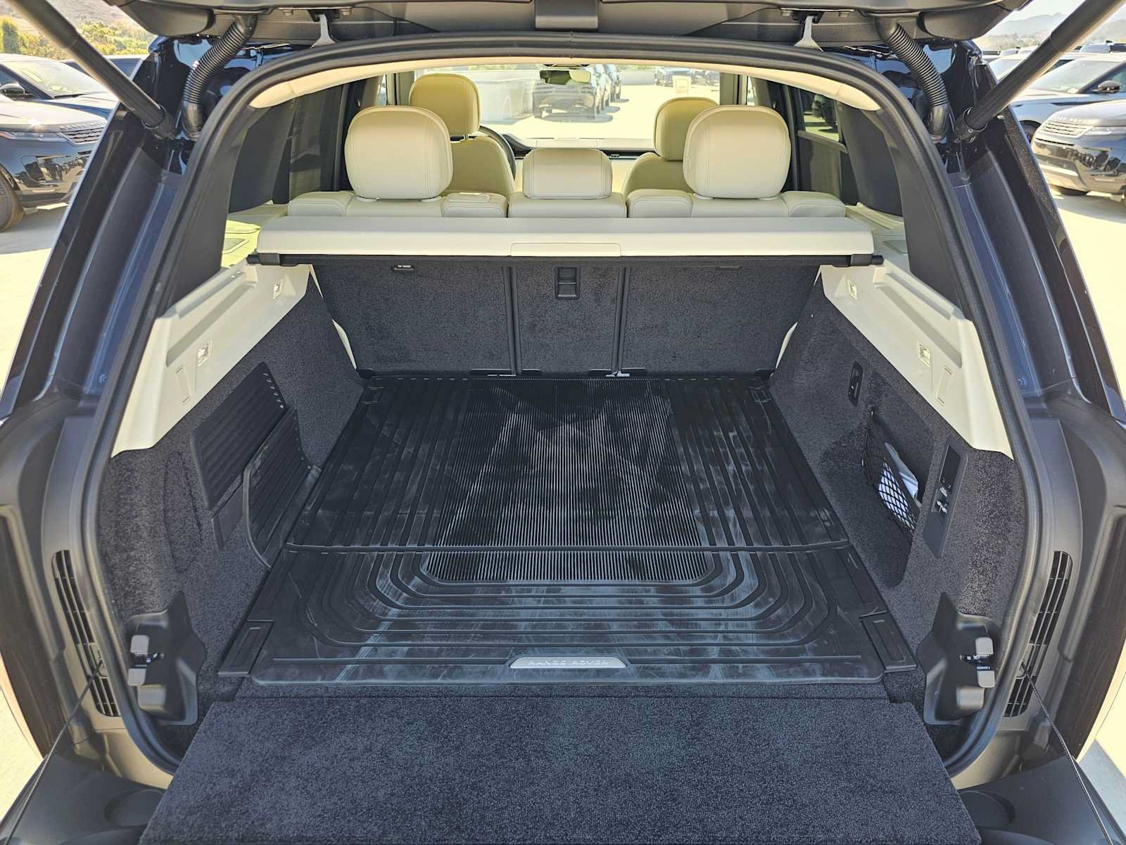 New 2026 Land Rover Range Rover SE AWD/4WD image 14